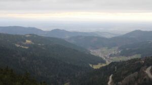 Dieses Bild zeigt eine Webcam-Aufnahme vom Achertal, aufgenommen am Samstag, den 28.02.2026 um 14:50 Uhr. Die Temperatur betrug 4.9°C.