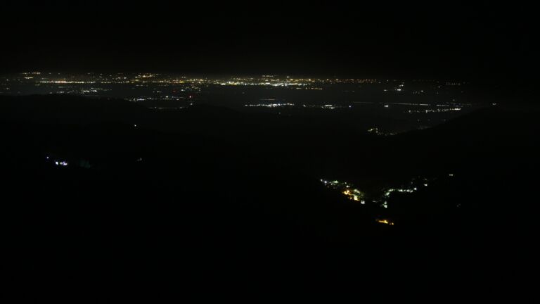 Dieses Bild zeigt eine Webcam-Aufnahme vom Achertal, aufgenommen am Donnerstag, den 31.07.2025 um 02:00 Uhr. Die Temperatur betrug 11.1°C.