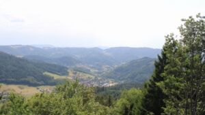 Dieses Bild zeigt eine Webcam-Aufnahme vom Achertal, aufgenommen am Montag, den 10.08.2026 um 15:50 Uhr. Die Temperatur betrug 32.9°C.