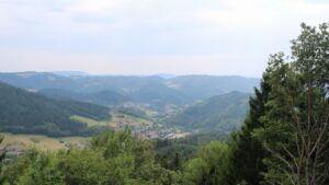 Dieses Bild zeigt eine Webcam-Aufnahme vom Achertal, aufgenommen am Montag, den 03.08.2026 um 16:40 Uhr. Die Temperatur betrug 34.6°C.