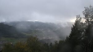 Dieses Bild zeigt eine Webcam-Aufnahme vom Achertal, aufgenommen am Sonntag, den 25.10.2026 um 17:30 Uhr. Die Temperatur betrug 4.9°C.
