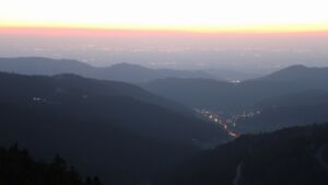 Dieses Bild zeigt eine Webcam-Aufnahme vom Achertal, aufgenommen am Donnerstag, den 19.03.2026 um 19:20 Uhr. Die Temperatur betrug 5.4°C.