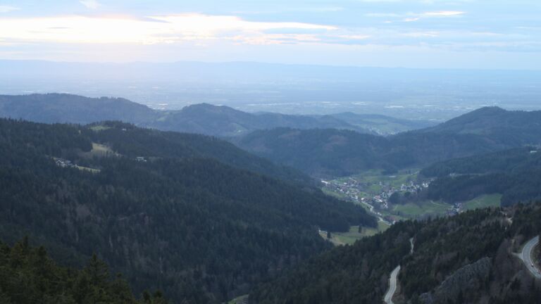 Dieses Bild zeigt eine Webcam-Aufnahme vom Achertal, aufgenommen am Freitag, den 13.03.2026 um 18:20 Uhr. Die Temperatur betrug 7.3°C.