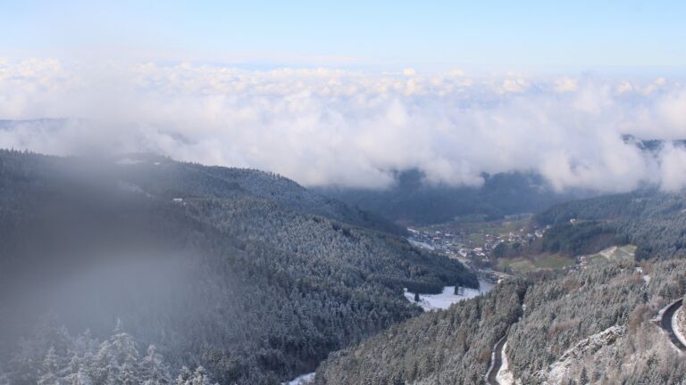 Dieses Bild zeigt eine Webcam-Aufnahme vom Achertal, aufgenommen am Freitag, den 21.11.2025 um 12:20 Uhr. Die Temperatur betrug -4.2°C.