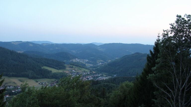 Dieses Bild zeigt eine Webcam-Aufnahme vom Achertal, aufgenommen am Sonntag, den 02.08.2026 um 21:10 Uhr. Die Temperatur betrug 25.3°C.