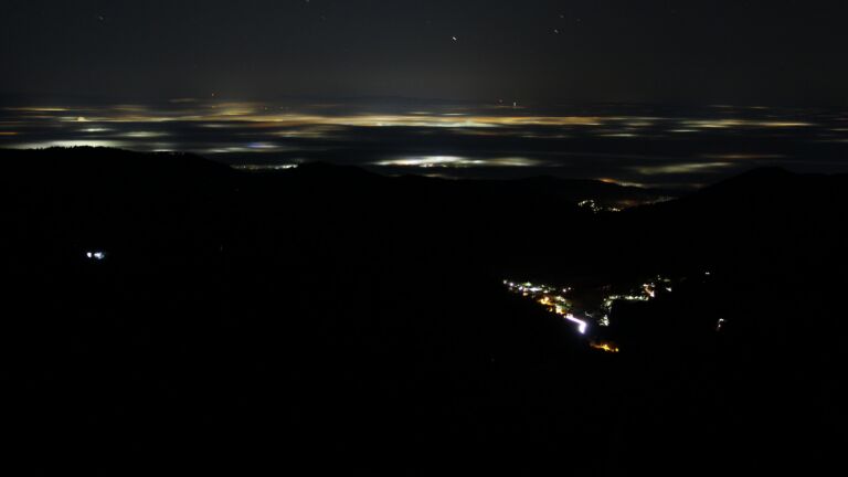 Dieses Bild zeigt eine Webcam-Aufnahme vom Achertal, aufgenommen am Mittwoch, den 25.02.2026 um 04:00 Uhr. Die Temperatur betrug 8.9°C.