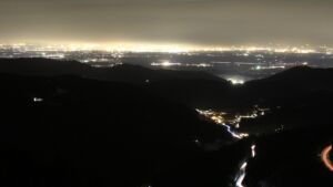 Dieses Bild zeigt eine Webcam-Aufnahme vom Achertal, aufgenommen am Mittwoch, den 19.11.2025 um 18:20 Uhr. Die Temperatur betrug -1.4°C.