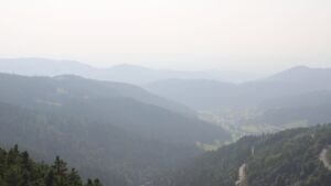 Dieses Bild zeigt eine Webcam-Aufnahme vom Achertal, aufgenommen am Samstag, den 14.06.2025 um 17:30 Uhr. Die Temperatur betrug 24.9°C.