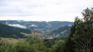 Dieses Bild zeigt eine Webcam-Aufnahme vom Achertal, aufgenommen am Freitag, den 21.08.2026 um 15:50 Uhr. Die Temperatur betrug 13.1°C.