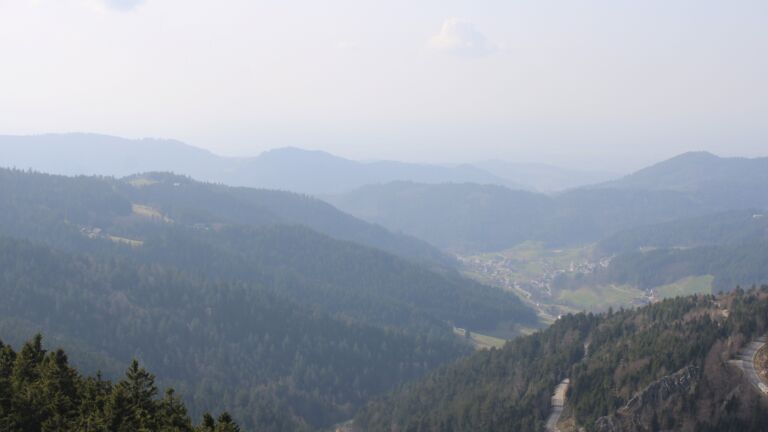 Dieses Bild zeigt eine Webcam-Aufnahme vom Achertal, aufgenommen am Montag, den 09.03.2026 um 14:30 Uhr. Die Temperatur betrug 10.9°C.