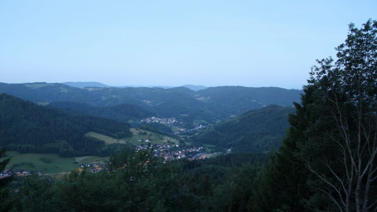 Dieses Bild zeigt eine Webcam-Aufnahme vom Achertal, aufgenommen am Montag, den 15.06.2026 um 04:50 Uhr. Die Temperatur betrug 10.4°C.
