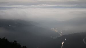 Dieses Bild zeigt eine Webcam-Aufnahme vom Achertal, aufgenommen am Donnerstag, den 04.12.2025 um 04:30 Uhr. Die Temperatur betrug 1°C.