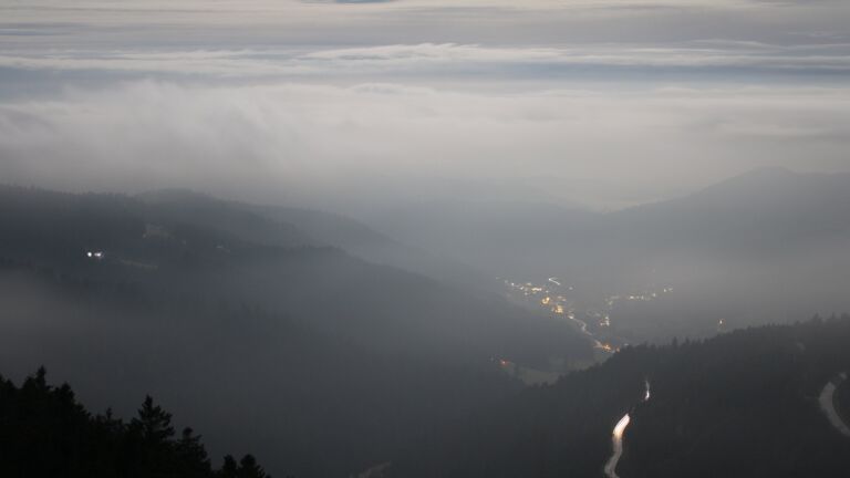 Dieses Bild zeigt eine Webcam-Aufnahme vom Achertal, aufgenommen am Donnerstag, den 04.12.2025 um 04:30 Uhr. Die Temperatur betrug 1°C.