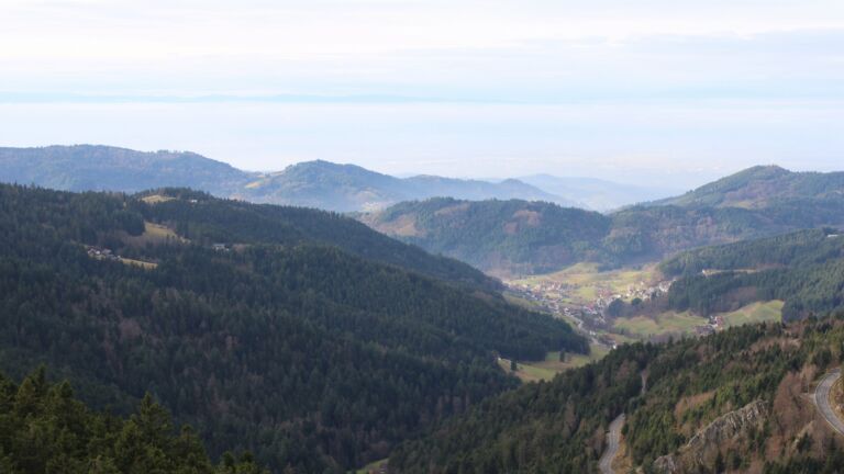 Dieses Bild zeigt eine Webcam-Aufnahme vom Achertal, aufgenommen am Samstag, den 20.12.2025 um 13:10 Uhr. Die Temperatur betrug 10.4°C.