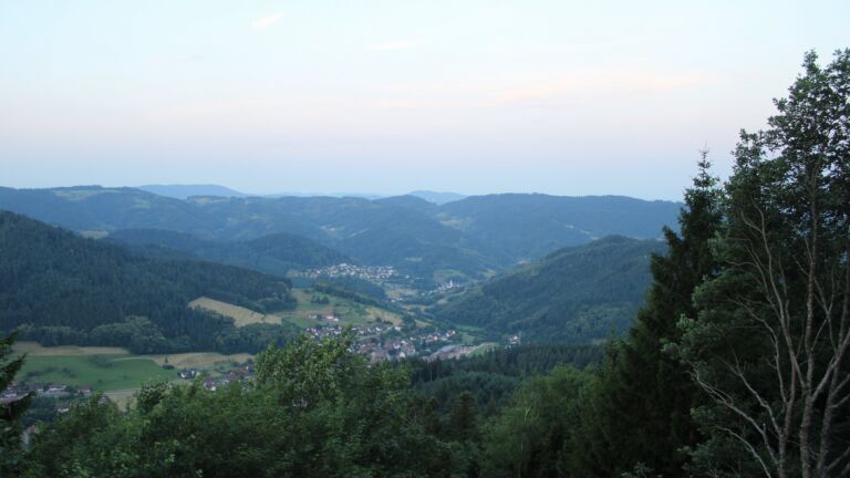 Dieses Bild zeigt eine Webcam-Aufnahme vom Achertal, aufgenommen am Samstag, den 27.06.2026 um 05:40 Uhr. Die Temperatur betrug 28.8°C.