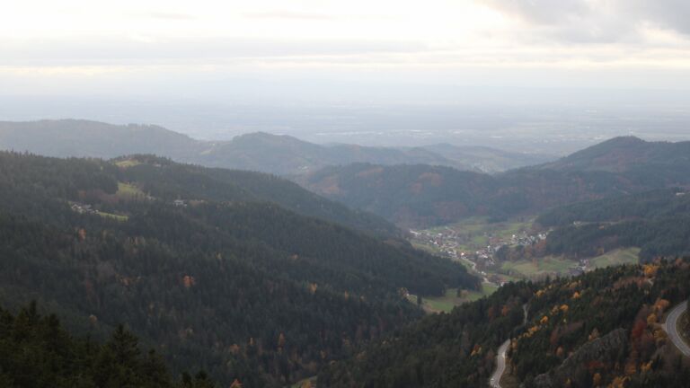 Dieses Bild zeigt eine Webcam-Aufnahme vom Achertal, aufgenommen am Montag, den 03.11.2025 um 17:10 Uhr. Die Temperatur betrug 5.2°C.