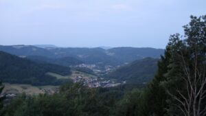 Dieses Bild zeigt eine Webcam-Aufnahme vom Achertal, aufgenommen am Dienstag, den 04.08.2026 um 05:40 Uhr. Die Temperatur betrug 23.1°C.