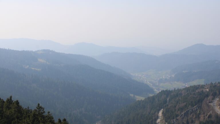 Dieses Bild zeigt eine Webcam-Aufnahme vom Achertal, aufgenommen am Sonntag, den 08.03.2026 um 14:20 Uhr. Die Temperatur betrug 11.1°C.