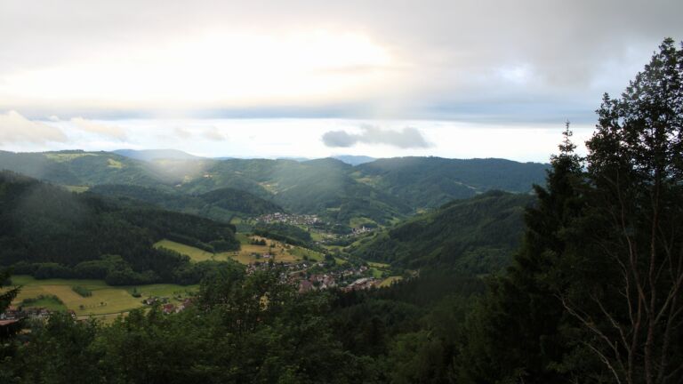 Dieses Bild zeigt eine Webcam-Aufnahme vom Achertal, aufgenommen am Freitag, den 05.06.2026 um 06:30 Uhr. Die Temperatur betrug 8.8°C.