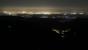 Dieses Bild zeigt eine Webcam-Aufnahme vom Achertal, aufgenommen am Dienstag, den 07.04.2026 um 02:00 Uhr. Die Temperatur betrug 6.5°C.