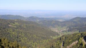 Dieses Bild zeigt eine Webcam-Aufnahme vom Achertal, aufgenommen am Montag, den 27.04.2026 um 08:30 Uhr. Die Temperatur betrug 16.1°C.