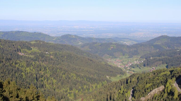 Dieses Bild zeigt eine Webcam-Aufnahme vom Achertal, aufgenommen am Montag, den 27.04.2026 um 08:30 Uhr. Die Temperatur betrug 16.1°C.