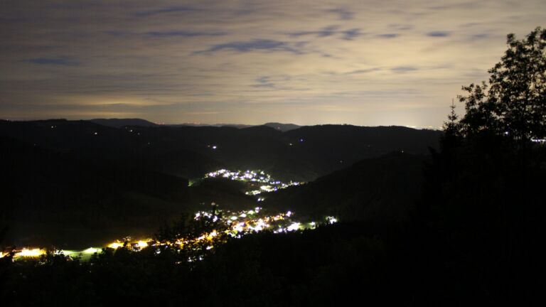 Dieses Bild zeigt eine Webcam-Aufnahme vom Achertal, aufgenommen am Dienstag, den 12.05.2026 um 22:40 Uhr. Die Temperatur betrug 4.1°C.