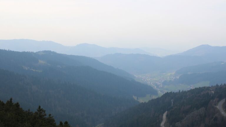 Dieses Bild zeigt eine Webcam-Aufnahme vom Achertal, aufgenommen am Montag, den 23.03.2026 um 14:00 Uhr. Die Temperatur betrug 7.1°C.