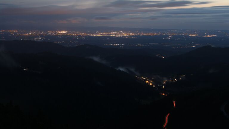 Dieses Bild zeigt eine Webcam-Aufnahme vom Achertal, aufgenommen am Freitag, den 06.06.2025 um 22:30 Uhr. Die Temperatur betrug 11.9°C.