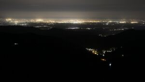 Dieses Bild zeigt eine Webcam-Aufnahme vom Achertal, aufgenommen am Freitag, den 10.04.2026 um 01:00 Uhr. Die Temperatur betrug 11.6°C.