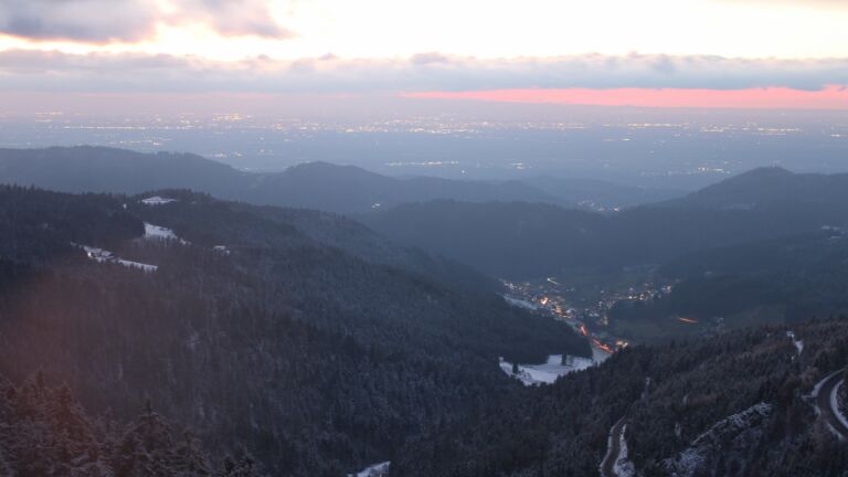 Dieses Bild zeigt eine Webcam-Aufnahme vom Achertal, aufgenommen am Freitag, den 21.11.2025 um 17:20 Uhr. Die Temperatur betrug -6.4°C.