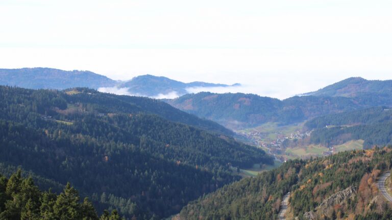 Dieses Bild zeigt eine Webcam-Aufnahme vom Achertal, aufgenommen am Montag, den 10.11.2025 um 12:10 Uhr. Die Temperatur betrug 7.9°C.