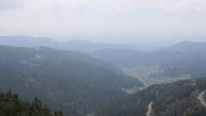 Dieses Bild zeigt eine Webcam-Aufnahme vom Achertal, aufgenommen am Freitag, den 10.04.2026 um 17:00 Uhr. Die Temperatur betrug 7.9°C.