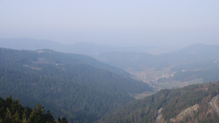 Dieses Bild zeigt eine Webcam-Aufnahme vom Achertal, aufgenommen am Montag, den 09.03.2026 um 09:00 Uhr. Die Temperatur betrug 8.6°C.