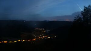 Dieses Bild zeigt eine Webcam-Aufnahme vom Achertal, aufgenommen am Dienstag, den 02.06.2026 um 22:30 Uhr. Die Temperatur betrug 11.4°C.