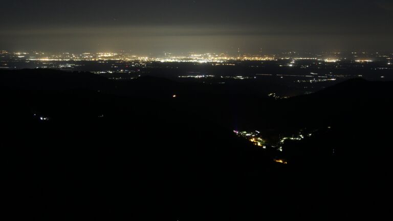 Dieses Bild zeigt eine Webcam-Aufnahme vom Achertal, aufgenommen am Sonntag, den 29.06.2025 um 02:20 Uhr. Die Temperatur betrug 19.2°C.