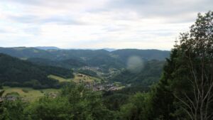 Dieses Bild zeigt eine Webcam-Aufnahme vom Achertal, aufgenommen am Samstag, den 06.06.2026 um 19:30 Uhr. Die Temperatur betrug 17.6°C.
