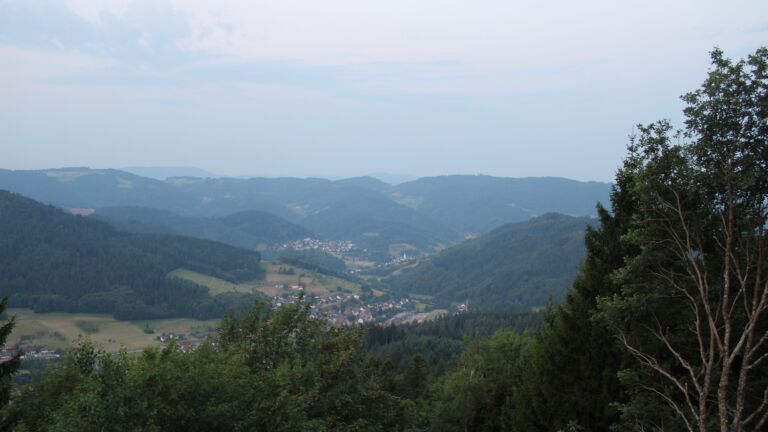 Dieses Bild zeigt eine Webcam-Aufnahme vom Achertal, aufgenommen am Freitag, den 31.07.2026 um 05:50 Uhr. Die Temperatur betrug 24.3°C.