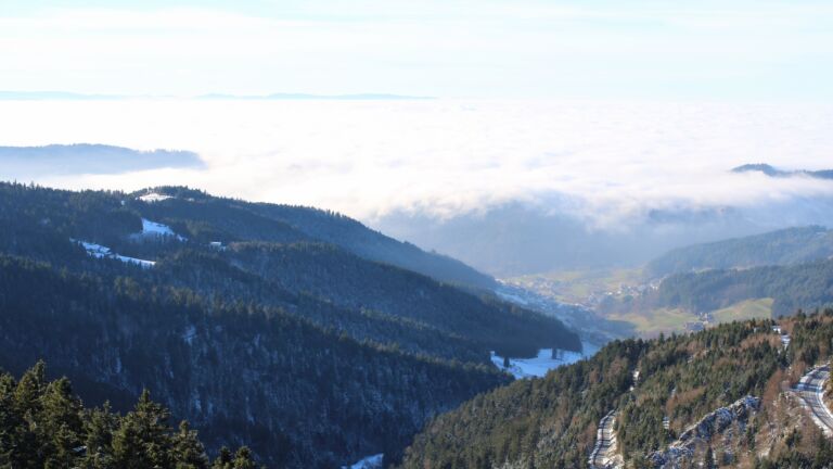 Dieses Bild zeigt eine Webcam-Aufnahme vom Achertal, aufgenommen am Samstag, den 22.11.2025 um 14:20 Uhr. Die Temperatur betrug -2.8°C.