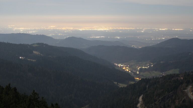 Dieses Bild zeigt eine Webcam-Aufnahme vom Achertal, aufgenommen am Mittwoch, den 04.03.2026 um 03:00 Uhr. Die Temperatur betrug 3.9°C.