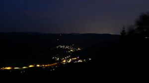 Dieses Bild zeigt eine Webcam-Aufnahme vom Achertal, aufgenommen am Samstag, den 01.08.2026 um 22:20 Uhr. Die Temperatur betrug 20.1°C.