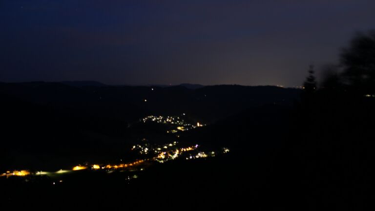 Dieses Bild zeigt eine Webcam-Aufnahme vom Achertal, aufgenommen am Samstag, den 01.08.2026 um 22:20 Uhr. Die Temperatur betrug 20.1°C.