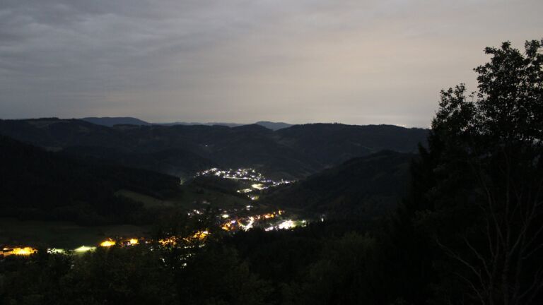 Dieses Bild zeigt eine Webcam-Aufnahme vom Achertal, aufgenommen am Donnerstag, den 01.10.2026 um 02:30 Uhr. Die Temperatur betrug 19.8°C.