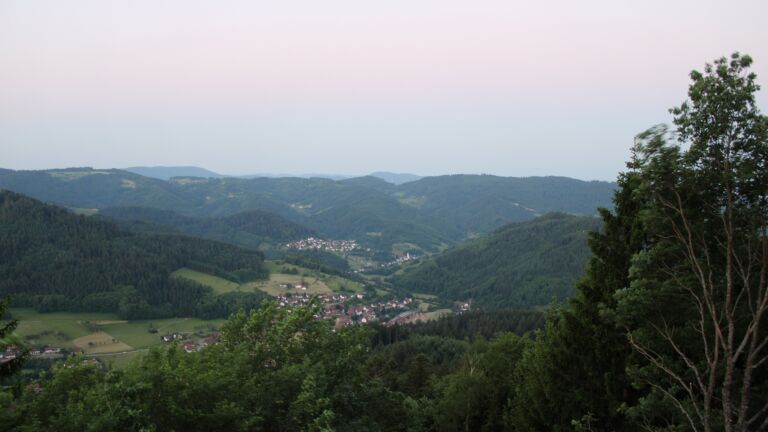 Dieses Bild zeigt eine Webcam-Aufnahme vom Achertal, aufgenommen am Dienstag, den 26.05.2026 um 05:20 Uhr. Die Temperatur betrug 21.2°C.