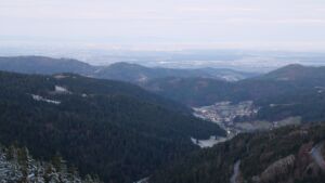 Dieses Bild zeigt eine Webcam-Aufnahme vom Achertal, aufgenommen am Dienstag, den 02.12.2025 um 07:30 Uhr. Die Temperatur betrug 1.8°C.