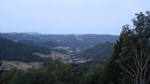 Dieses Bild zeigt eine Webcam-Aufnahme vom Achertal, aufgenommen am Montag, den 10.08.2026 um 05:50 Uhr. Die Temperatur betrug 22.8°C.