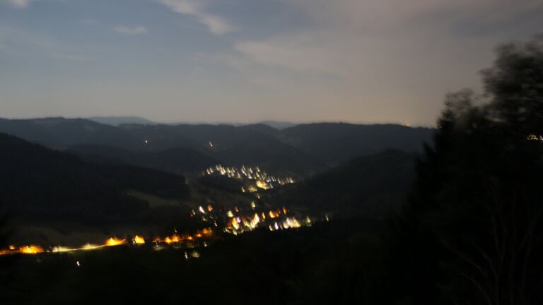 Dieses Bild zeigt eine Webcam-Aufnahme vom Achertal, aufgenommen am Sonntag, den 02.08.2026 um 04:20 Uhr. Die Temperatur betrug 18.9°C.