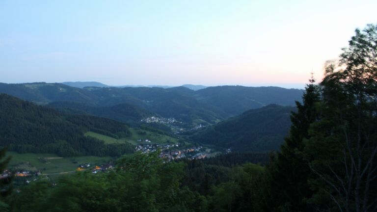 Dieses Bild zeigt eine Webcam-Aufnahme vom Achertal, aufgenommen am Donnerstag, den 21.05.2026 um 21:40 Uhr. Die Temperatur betrug 16.5°C.