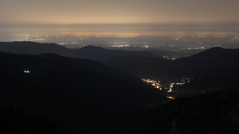 Dieses Bild zeigt eine Webcam-Aufnahme vom Achertal, aufgenommen am Samstag, den 07.03.2026 um 05:30 Uhr. Die Temperatur betrug 10.6°C.