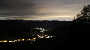 Dieses Bild zeigt eine Webcam-Aufnahme vom Achertal, aufgenommen am Donnerstag, den 04.06.2026 um 02:40 Uhr. Die Temperatur betrug 13.5°C.